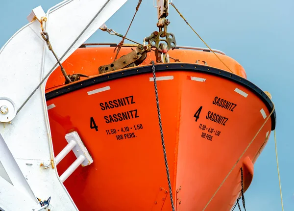 Bote Salvavidas Color Naranja Ferry Una Davit — Foto de Stock