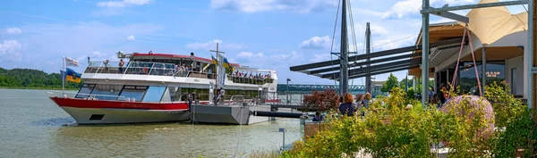 Excursion Ship Ddsg Blue Danube Company Jetty Aside Restaurant River — Zdjęcie stockowe