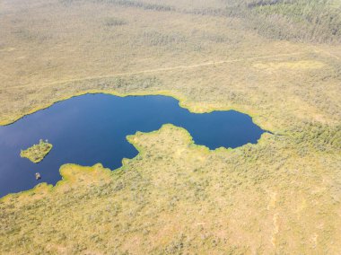 İHA 'dan gelen taşra arazileri ve nehirler. Ülkedeki soyut doku