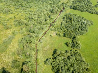 İHA 'dan gelen taşra arazileri ve nehirler. Ülkedeki soyut doku