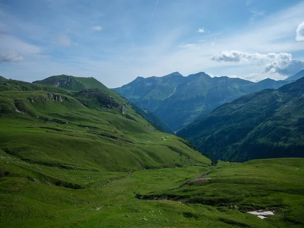 Zomer Groene Alpen Bergen Oostenrijk Met Besneeuwde Toppen Buurt Van — Stockfoto