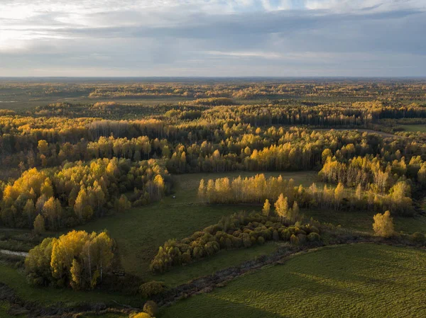 Krajinná Pole Silnice Pod Zataženou Oblohou Bezpilotní Snímek Před Deštěm — Stock fotografie