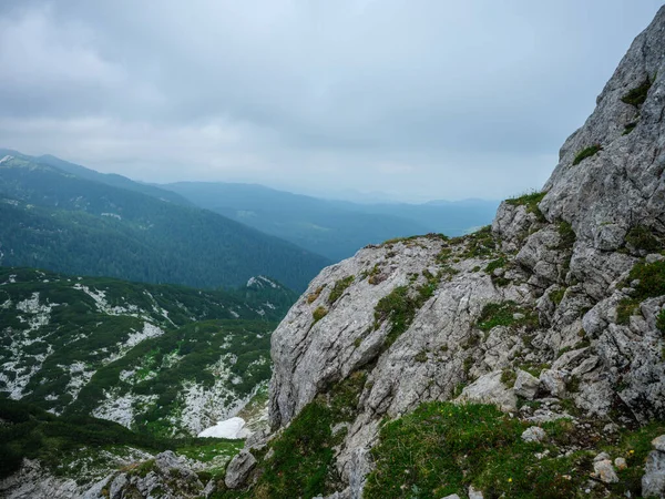 Trasee Turistice Montane Stâncoase Pentru Drumeții Ziua Însorită Vară Nori — Fotografie, imagine de stoc