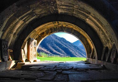 Haghpat Manastırı Kuzey Ermenistan'ın doğal ışık efektleri