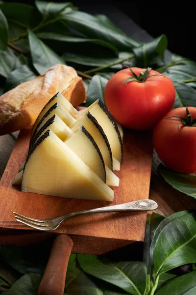 Closeup Some Slices Semi Cured Cheese Spain Wooden Board Tomatoes — Stock Fotó