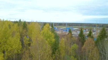 Gazprom benzin pompalama istasyonunun inşaatı. Rusya 'nın kuzeyi.