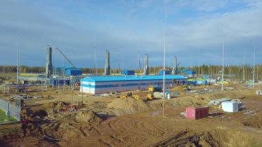 Gazprom benzin pompalama istasyonunun inşaatı. Rusya 'nın kuzeyi.