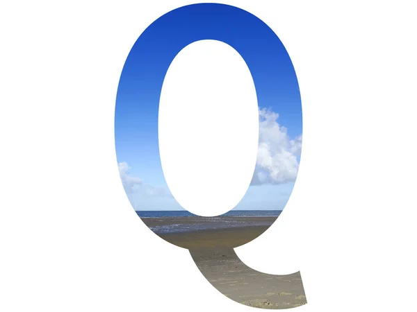 字母Q 由荷兰北海的海滩 大海和蓝天拼凑而成 以白色背景隔开 — 图库照片