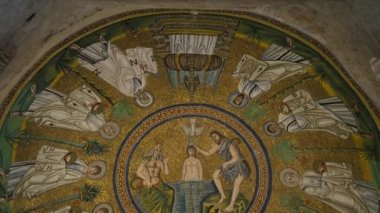  Arian Baptistery 'deki Mozaik. Ravenna. İtalya