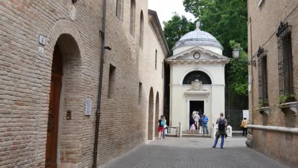 Statisk utsikt över Dantes grav. Det är Ravenna. Italien — Stockvideo