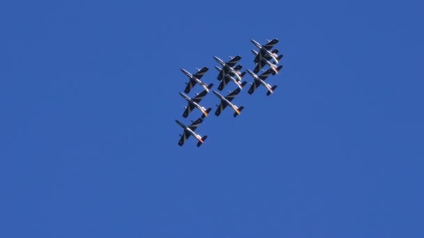 Acrobatic team of nine aircrafts in close diamond formation does a roll — Stock Video