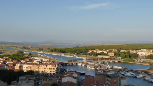 Panorama della città di Castiglione Pescaia al tramonto in estate — Video Stock