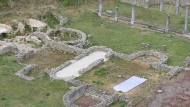 Toskana 'daki Volterra Roma amfitiyatrosunun kalıntıları.