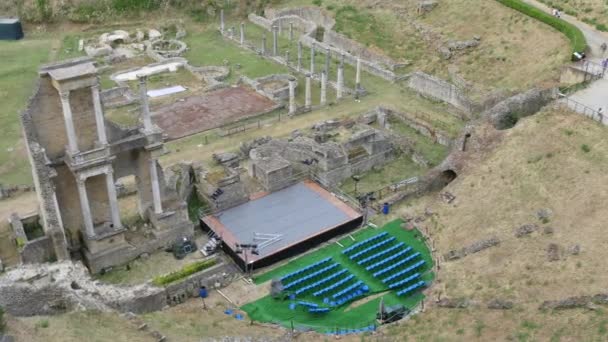 Руины римского амфитеатра в Вольтерре в Тоскане — стоковое видео