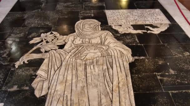 Cumaean Sibyl marmer mozaïek op de vloer van de kathedraal van Siena — Stockvideo