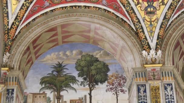 Τοιχογραφία μέσα στη βιβλιοθήκη Piccolomini του καθεδρικού ναού της Σιένα — Αρχείο Βίντεο