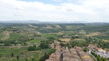 San Gimignano 'nun Toskana' daki kırsal kesiminin panoramik 4K videosu