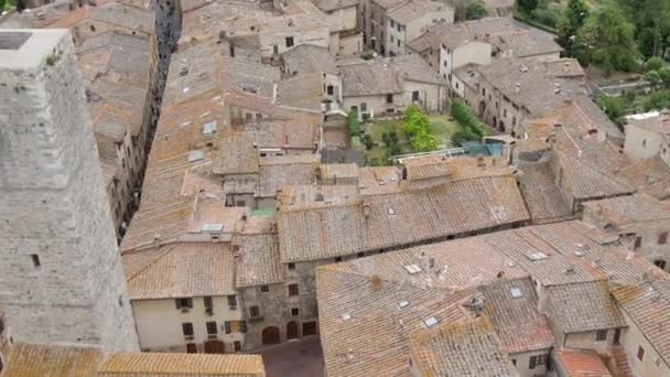 Szczegóły zabytkowych budynków z czerwonej cegły San Gimignano od góry — Wideo stockowe