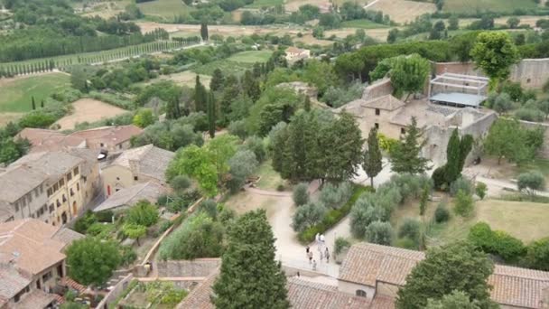 Urban cityscape of San Gimignano from the top of one of its famous towers — Stock Video