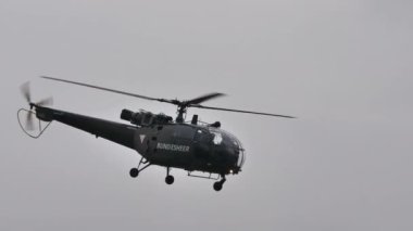 1960 'lardan kalma askeri helikopter. Arama ve kurtarma için kullanılır.