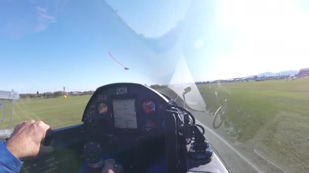 Glider take off by rope towing from the pilot point of view in the cockpit — стокове відео