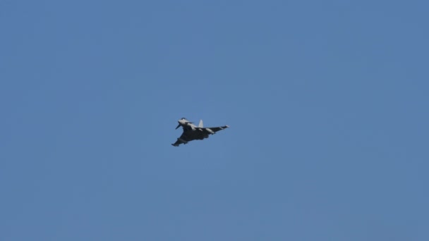 Military combat jet in flight in blue sky with copy space — 图库视频影像