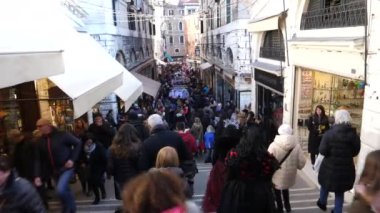 Venedik Karnavalında Kalabalık