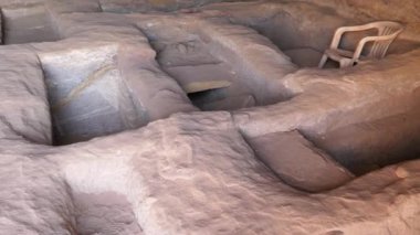 Antik Petra yeraltı taş oymacılığındaki Royal Tomb 'un içinden bir görüntü