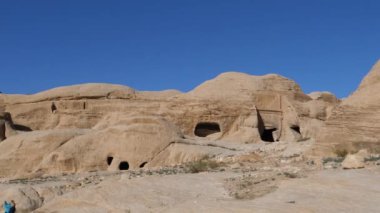 Antik Petra 'daki Obelisk Mezarı Bab as-Siq Kayadan oyulmuş iki katlı bir mezar