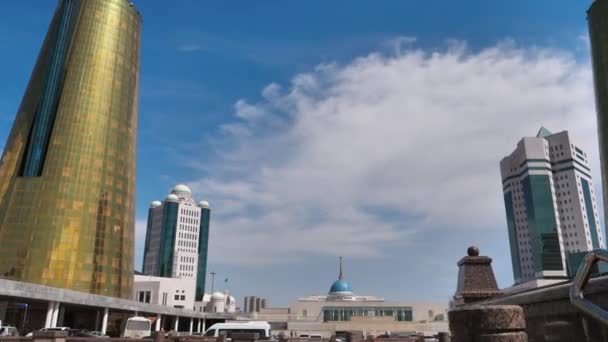 The Parliament Republic of Kazakhstan and the Golden Tower Nurjol Boulevard — Stock Video