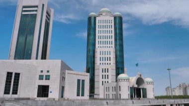  Kazakistan Cumhuriyeti Parlamentosu güneşli bir günde Nur Sultan Astana