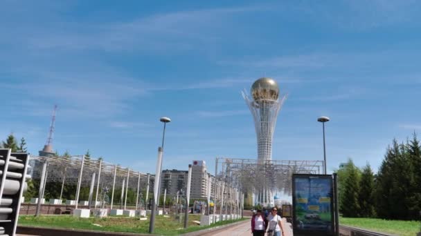 Πύργος Baiterek στο Nur-Sultan Καζακστάν αρχιτεκτονικό θαύμα τουριστικό αξιοθέατο — Αρχείο Βίντεο
