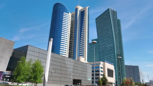 Grattacieli della città di Nur Sultan nel centro amministrativo e culturale — Video Stock