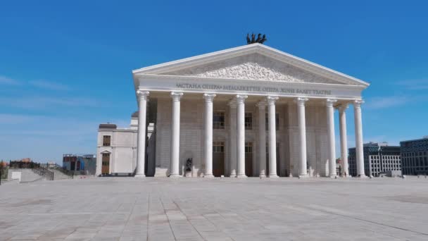 Astana Opera i Kazakstans huvudstad balett teatern klassisk stil byggnad — Stockvideo