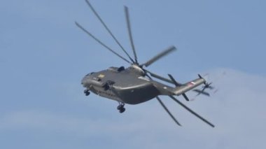 Dünyanın en büyük ve en güçlü helikopteri uçuyor.
