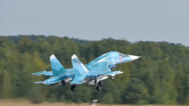 Sukhoi Su-34 Fullback süpersonik avcı uçağı. Rus Hava Kuvvetleri 'nin jet uçağı.