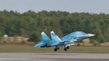 Sukhoi Su-34 Fullback süpersonik avcı uçağı. Rus Hava Kuvvetleri 'nin jet uçağı.