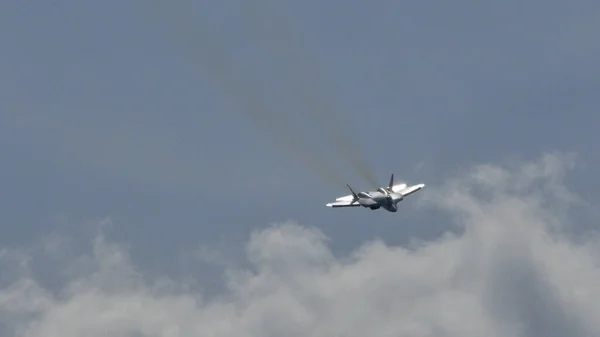 Stealth Russian combat aircraft in flight. Copy space for news title — Stock Photo, Image