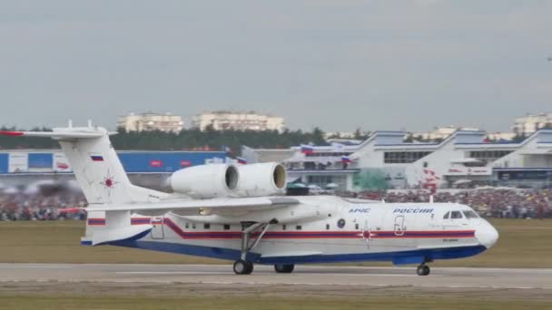 Beriev Be-200 Altair Aeronaves anfíbias de combate a incêndios russos para emergências — Vídeo de Stock