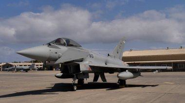 İspanya Hava Kuvvetleri 'nden Eurofighter Typhoon Gran Canaria Havaalanı' nda. Boşluğu Kopyala