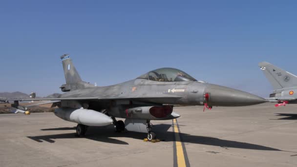 Avião de combate da NATO estacionado. Espaço de cópia para título de notícias sobre o céu azul — Vídeo de Stock