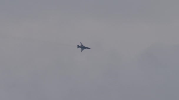 Fighter plane flying in the clouds on a bad weather day — Vídeos de Stock