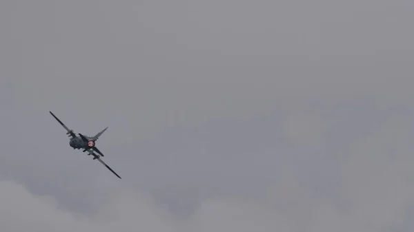 Сухой Су-22 Фіттер атакував винищувач-бомбардувальник Радянського Союзу в холодній війні. — стокове фото
