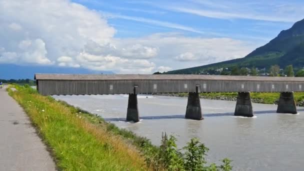 Old wooden bridge over the river Rhine between Liechtenstein and Switzerland — Wideo stockowe