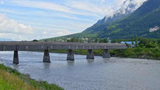 Wooden covered bridge over river Rhine on the border between Vaduz and Sevelen — 비디오