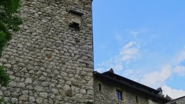 Castelo de Vaduz - Uma residência oficial construída em pedra do Príncipe de Liechtenstein — Vídeo de Stock