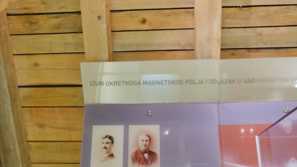 Interpretation of Tesla life and his most important inventions in Tesla Memorial — Vídeo de Stock