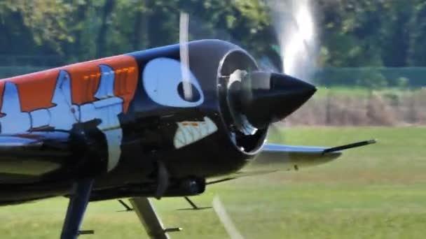 Hélice monomotor Sukhoi su-31 plano de perto — Vídeo de Stock