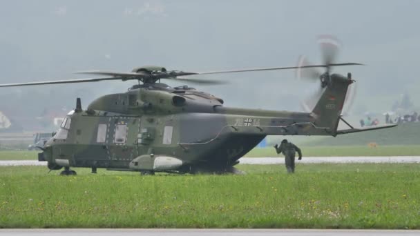 Combat helicopter landed on a grass field. All terrain quad motorbike exit — 비디오