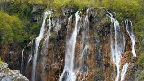 Vue de la cascade Veliki Prstavci au lac Supérieur Parc National des Lacs de Plitvice — Video